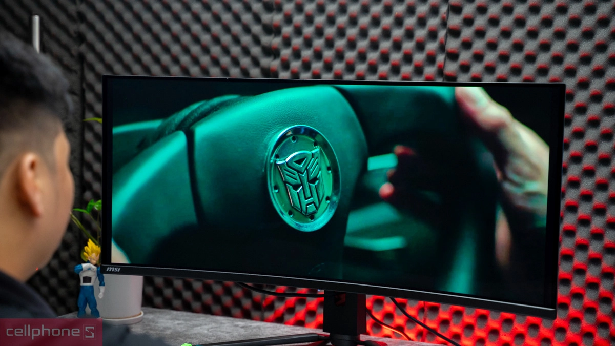 Thiết kế màn hình cong thân thiện và dễ sử dụng