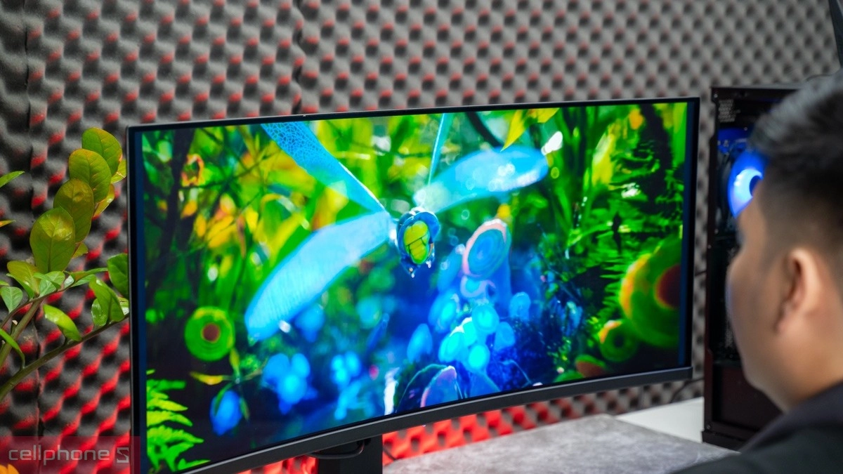 Màn hình máy tính 27 inch phù hợp bàn sâu từ 61 đến 76 cm