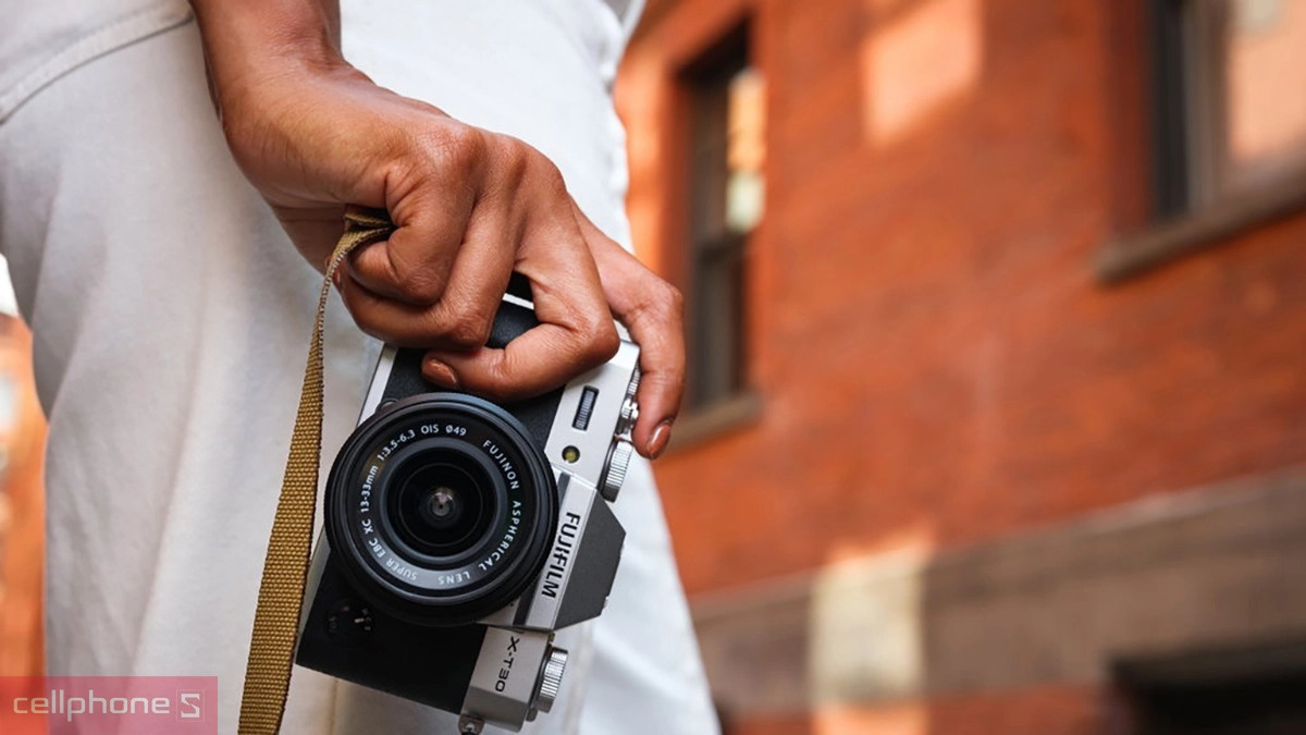 Thiết kế nhỏ gọn của máy ảnh Fujifilm XT30 III