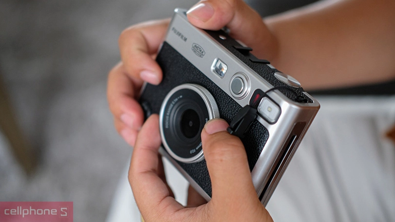 Instax mini Evo sở hữu nét đẹp cổ điển và tinh tế Instax mini Evo sở hữu nét đẹp cổ điển và tinh tế