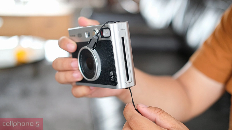 Fujifilm Instax mini Evo có pin lớn sử dụng lâu Fujifilm Instax mini Evo có pin lớn sử dụng lâu