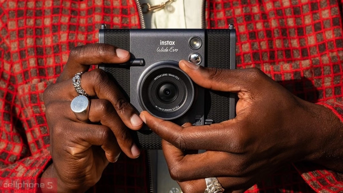 Máy ảnh Fujifilm Instax Wide EVO trang bị viên pin Lithium-Ion