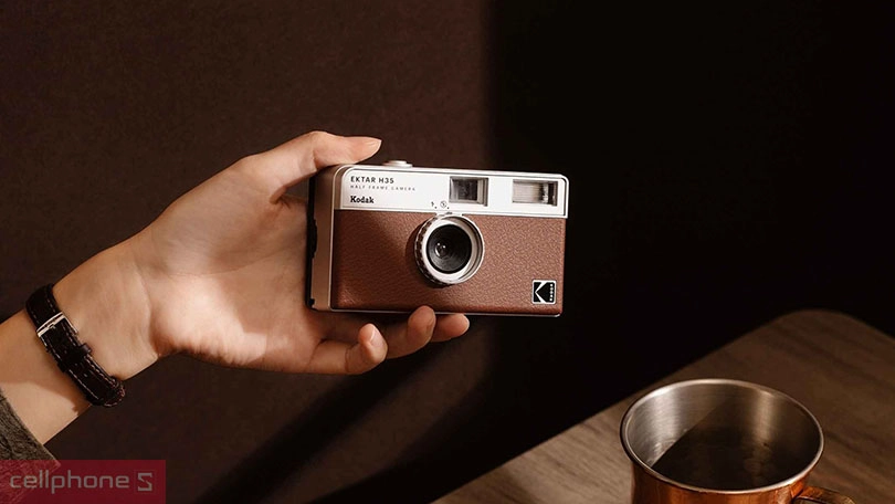 Máy ảnh Film Kodak Ektar H35N - Thiết kế thanh lịch và tiết kiệm phim