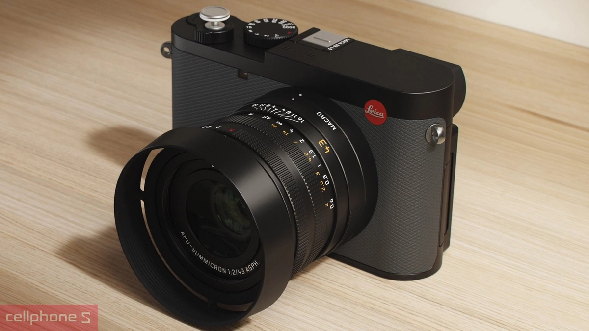 Leica Q3 43 thuộc dòng máy Compact Full-Frame