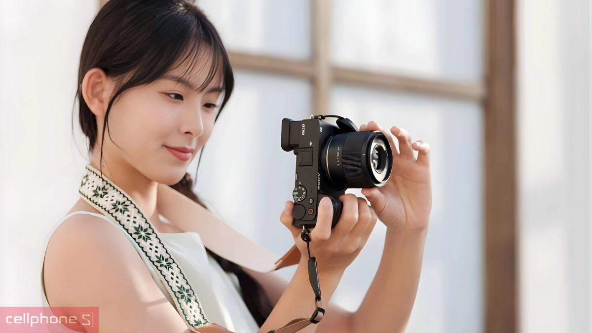 hiết kế ngàm kim loại Lens Viltrox AF 35mm f1.7 ngàm Sony E