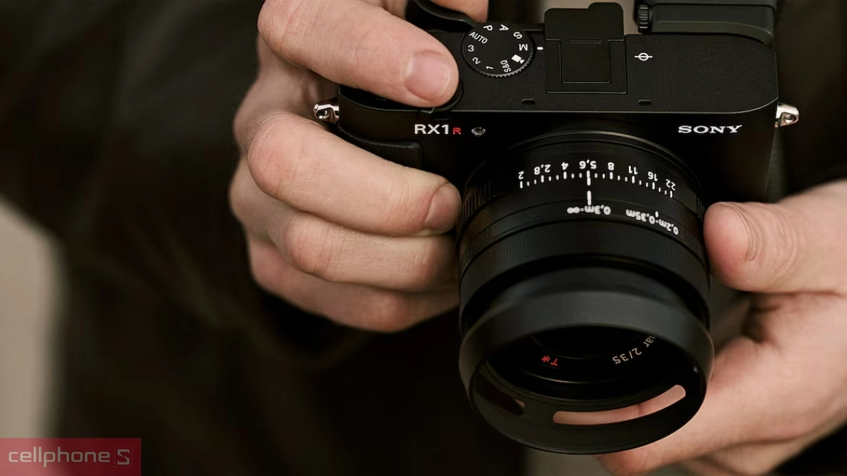 Sony Compact gồm nhiều series, đáp ứng đa dạng nhu cầu chụp ảnh