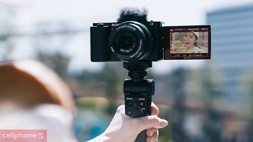 Sony ZV E10L được trang bị micro định hướng 3 đầu củ Sony ZV E10L được trang bị micro định hướng 3 đầu củ