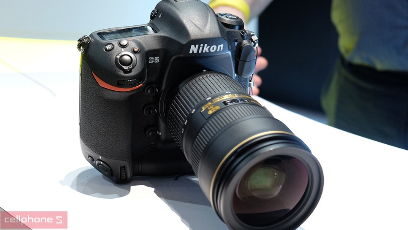 Có nên mua máy ảnh Nikon chính hãng không