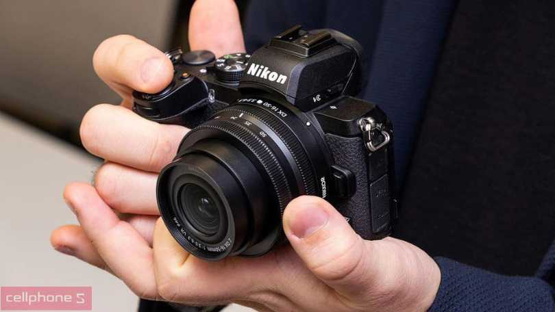 Giá bán máy ảnh Nikon khoảng bao nhiêu