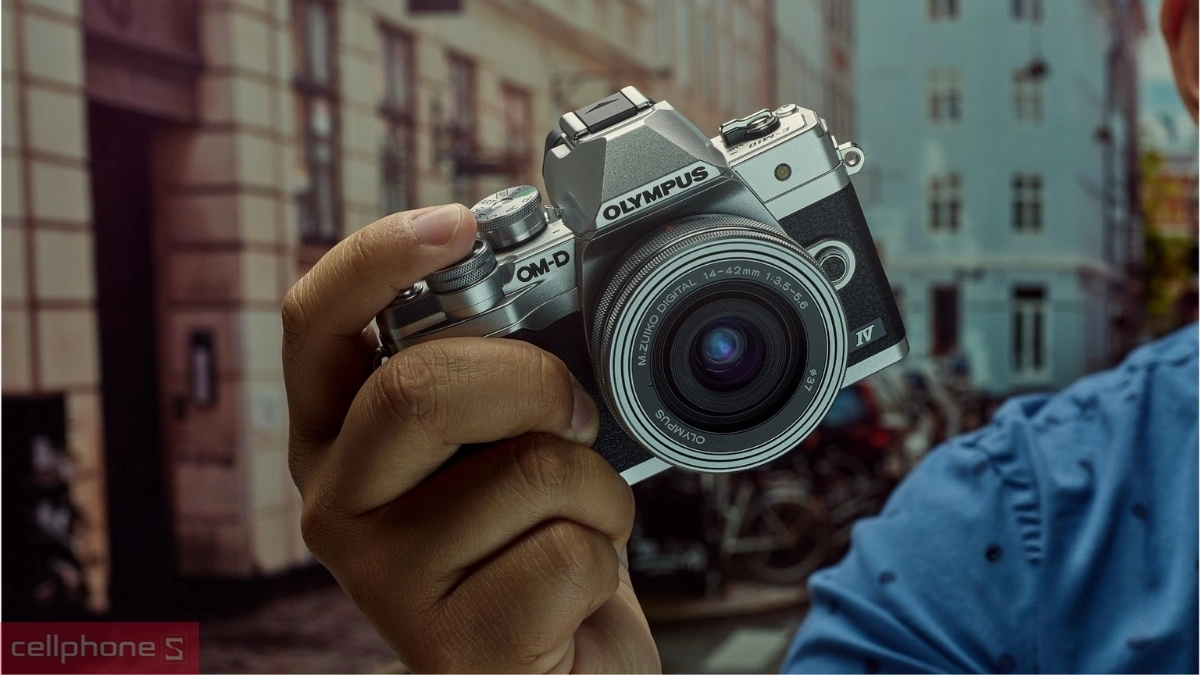 Cảm biến, ống kính hiện đại của máy ảnh OM SYSTEM OM-D E-M10 Mark IV (kèm lens M.Zuiko Digital ED 14-42mm F3.5-5.6 EZ)