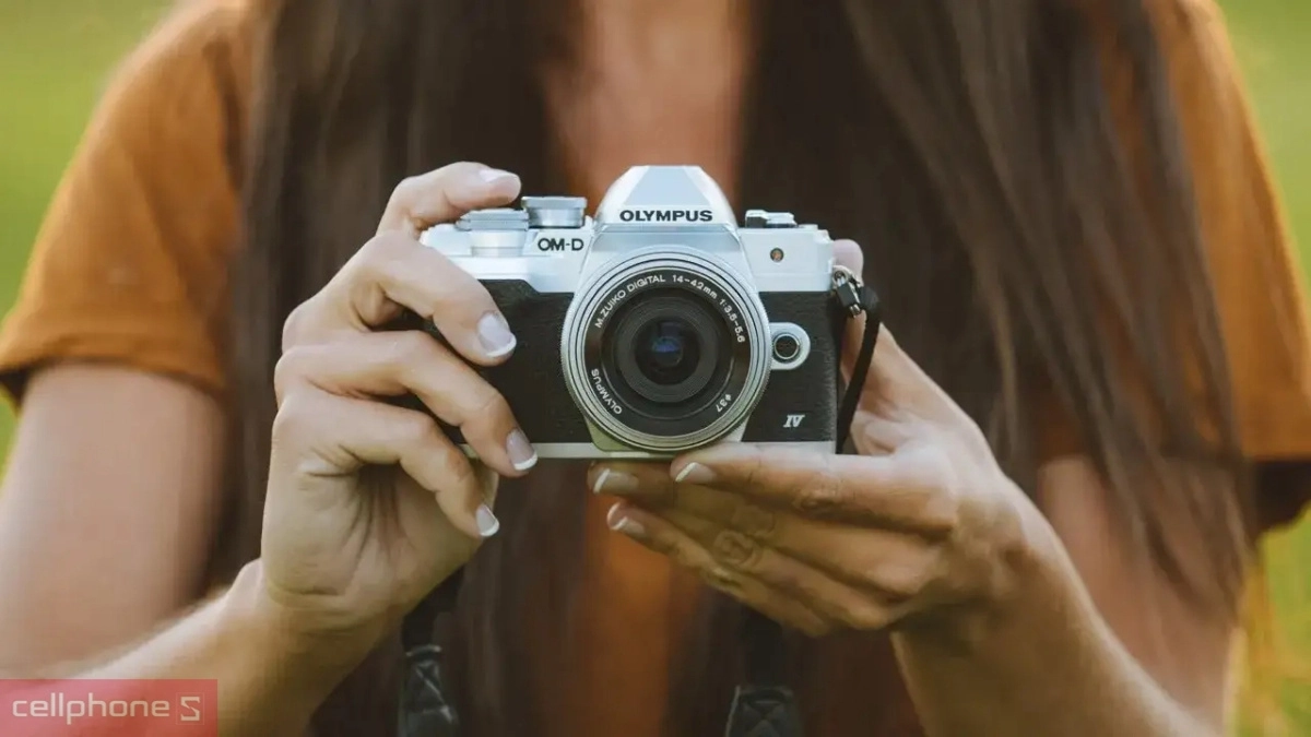 Cảm biến, ống kính hiện đại của máy ảnh OM SYSTEM OM-D E-M10 Mark IV (kèm lens M.Zuiko Digital ED 14-42mm F3.5-5.6 EZ)