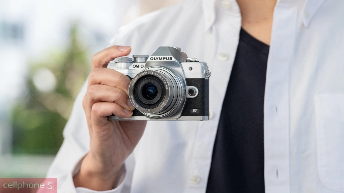 Thiết kế máy ảnh OM SYSTEM OM-D E-M10 Mark IV (kèm lens M.Zuiko Digital ED 14-42mm F3.5-5.6 EZ)