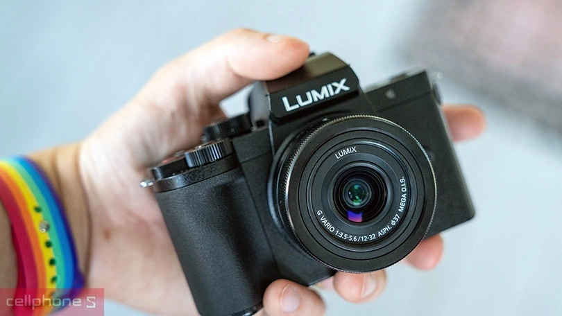 Có nên mua máy ảnh Panasonic chính hãng không