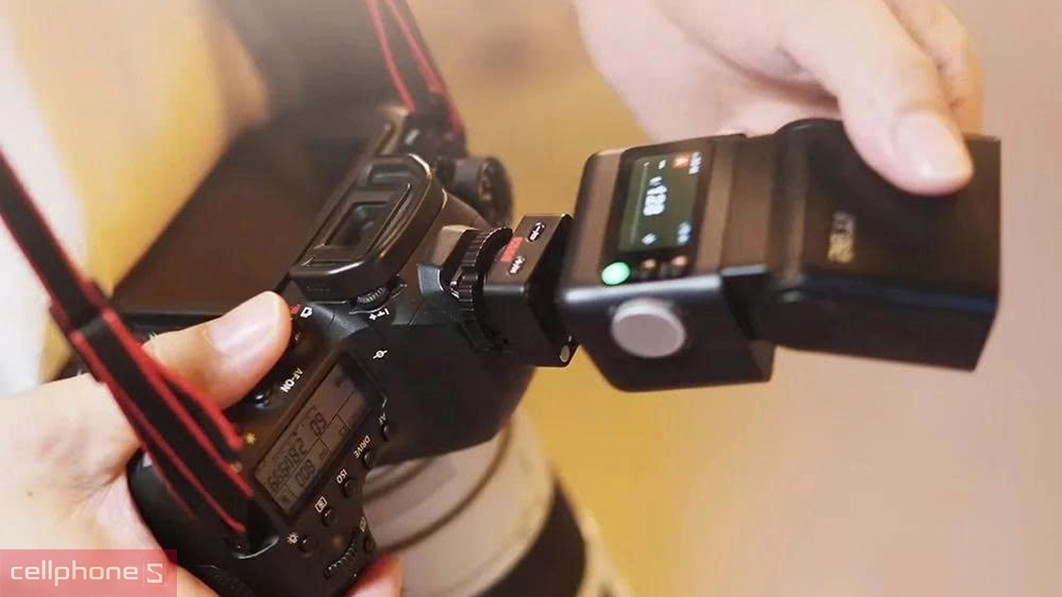Cấu trúc mô đun từ tính hiện đại của đèn flash Godox IT32