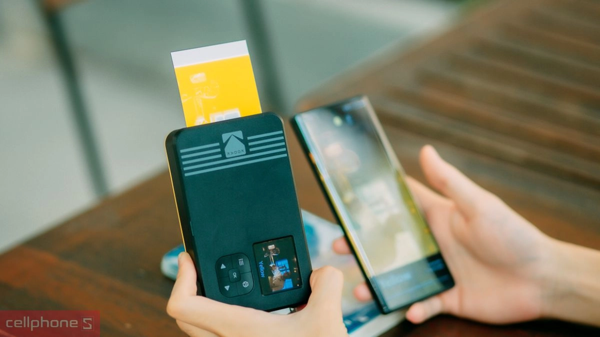 Film in ảnh lấy liền