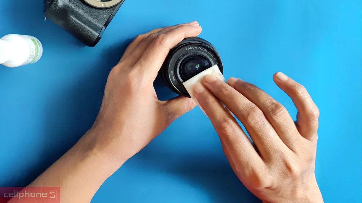 Lens Canon có cần vệ sinh định kỳ không