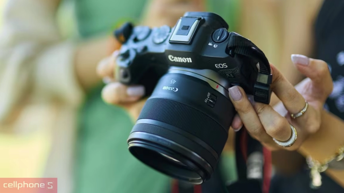 Tiêu cự 45mm, chuẩn với góc nhìn tự nhiên của lens máy ảnh Canon RF 45mm F/1.2 STM