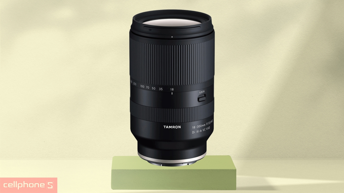 Thiết kế gọn nhẹ của Lens Tamron 18-300mm F3.5-6.3 for Fujifilm X