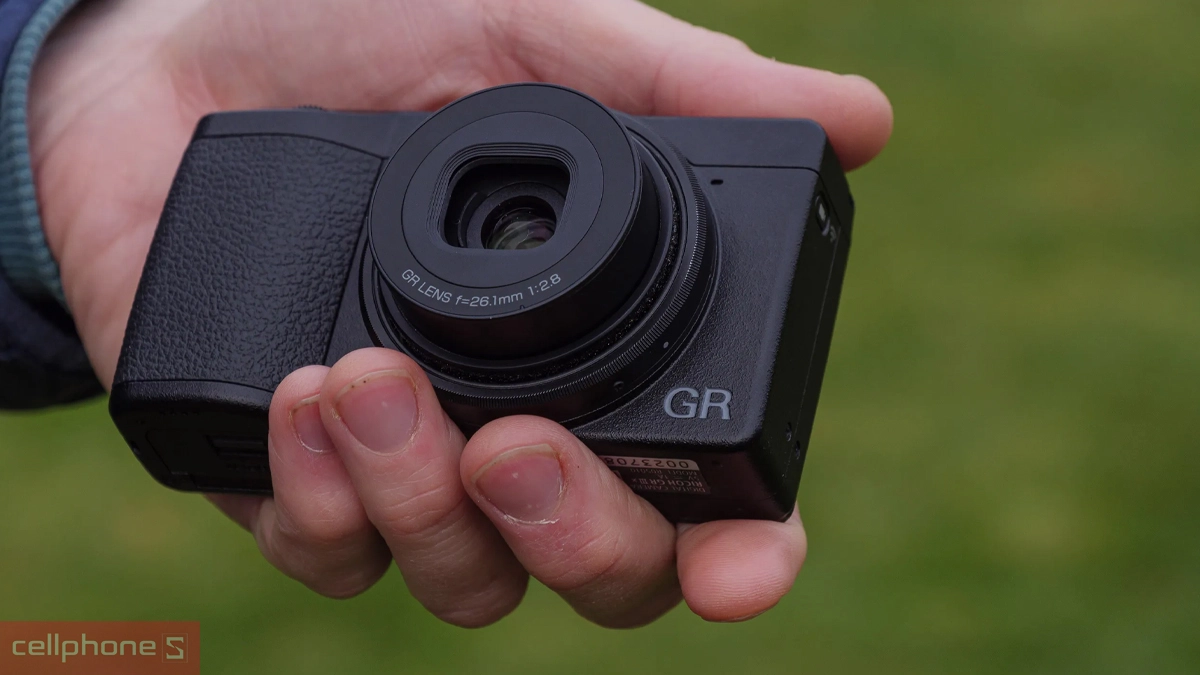 Ai nên chọn máy ảnh Ricoh