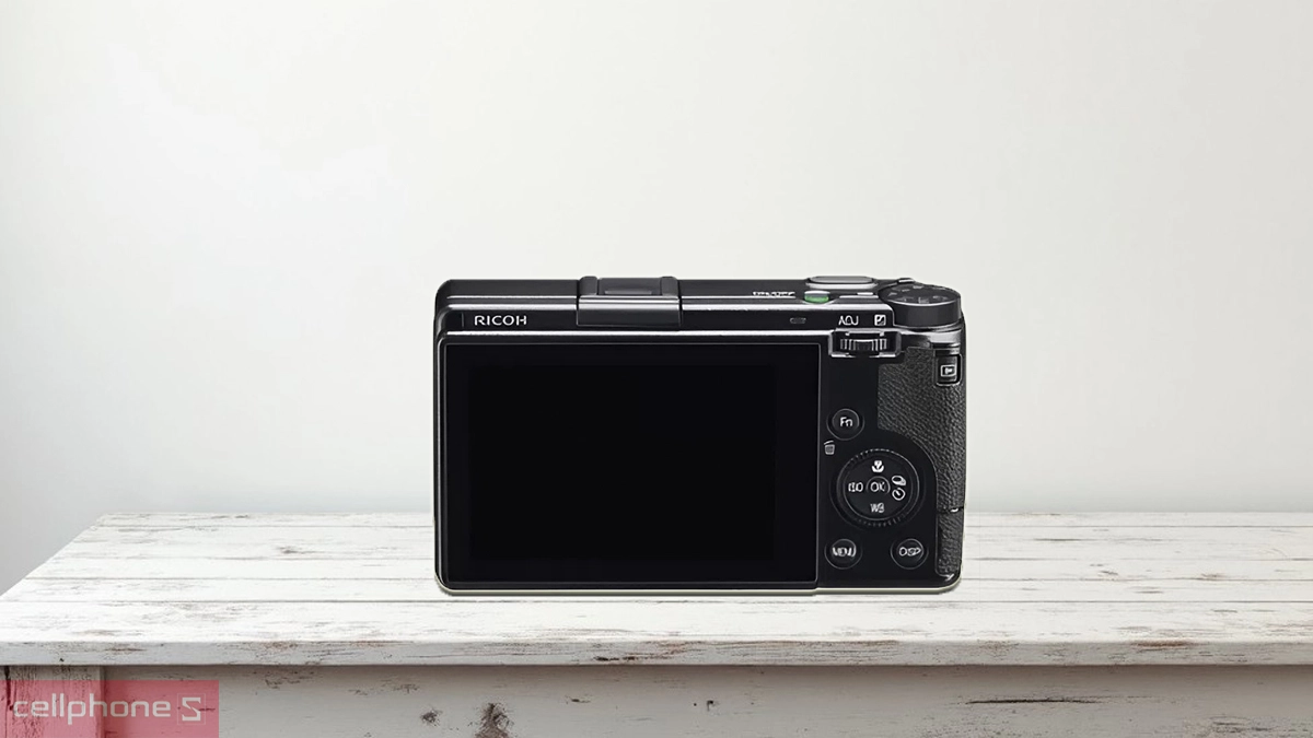 Thiết kế máy ảnh Ricoh GR IIIx