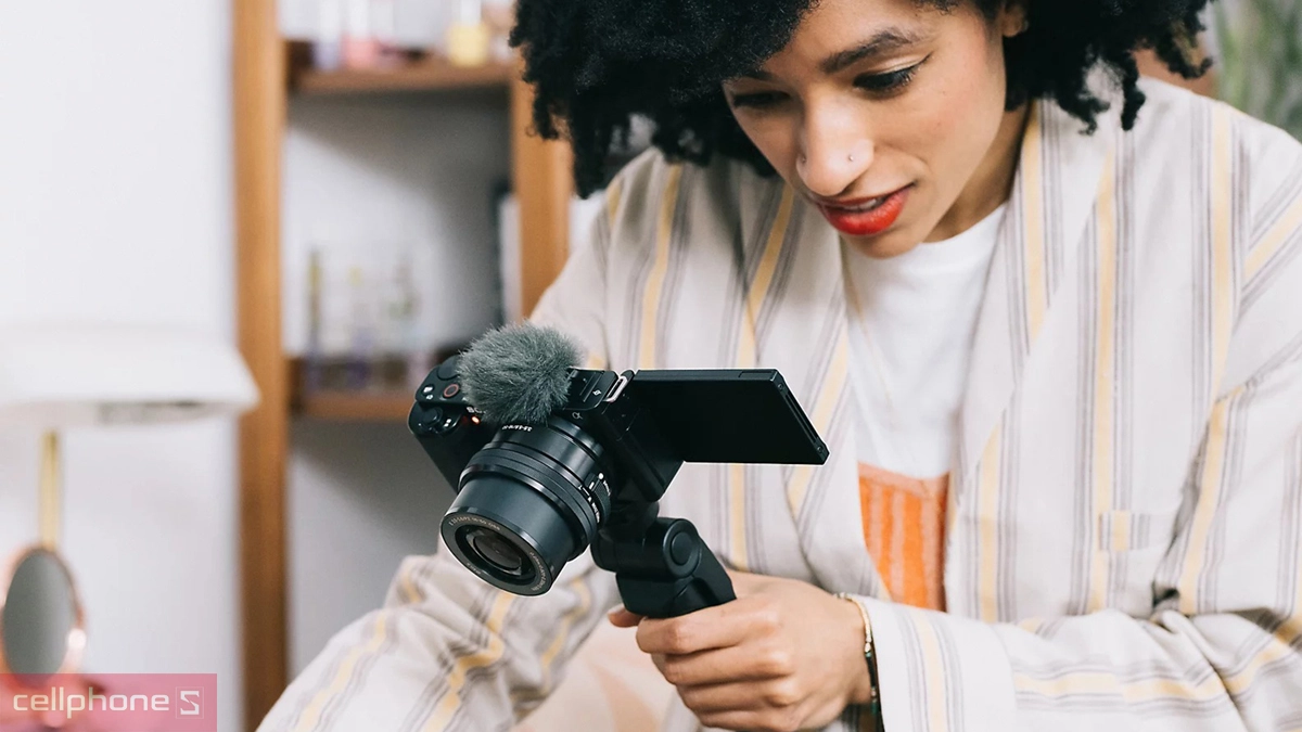 Có nên trang bị thêm phụ kiện máy ảnh Sony không?