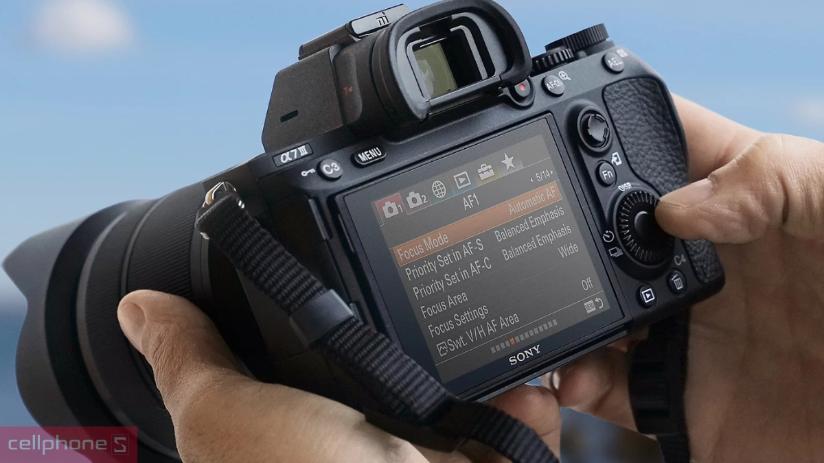 Thiết kế Máy ảnh Sony Alpha A7 Mark III (Kèm ống kính ZOOM 28-70mm)