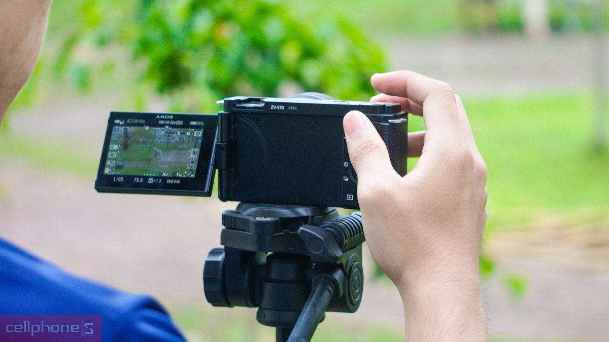 Sony ZV E10 quay phim sắc nét và chống rung hiệu quả