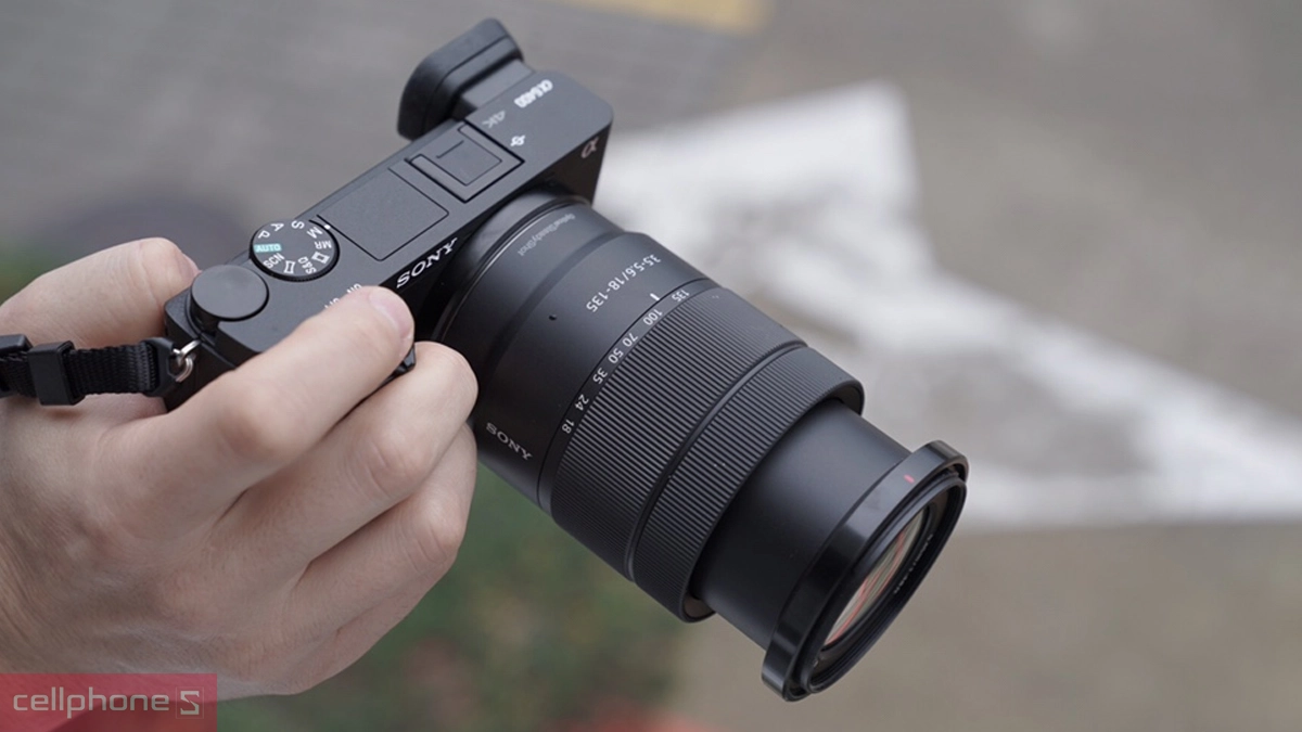 Sony Alpha A6400 quay được bao lâu thì hết pin