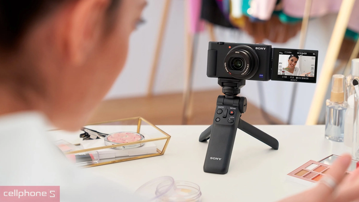 Product Showcase & Background Defocus