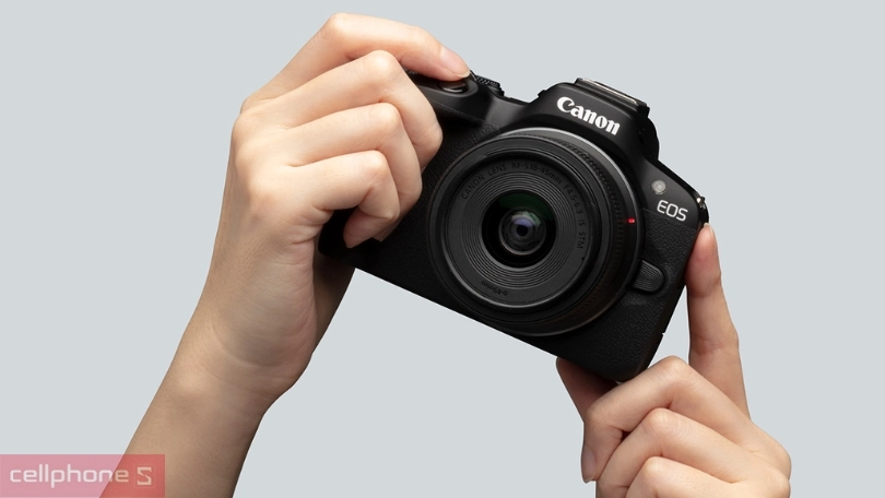 Trang bị ngàm đa chức năng đi kèm đèn flash