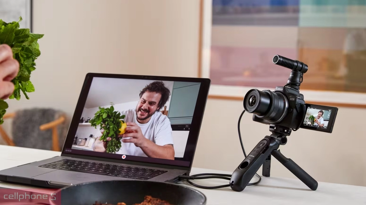 Tốc độ chụp liên tiếp ấn tượng lên đến 15fps