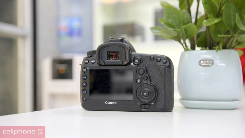 Thiết kế máy ảnh Canon EOS 5D Mark IV (Body)