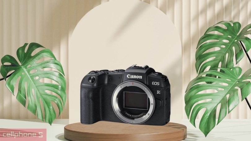 Máy ảnh Canon EOS RP - Ngàm ống kính RF nhỏ gọn và sắc nét