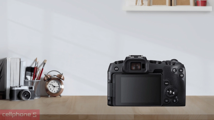 Máy ảnh Canon EOS RP - Ngàm ống kính RF nhỏ gọn và sắc nét