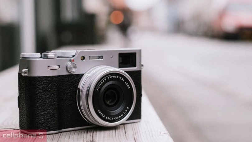 máy ảnh Compact có thiết kế gọn nhẹ, dễ mang theo