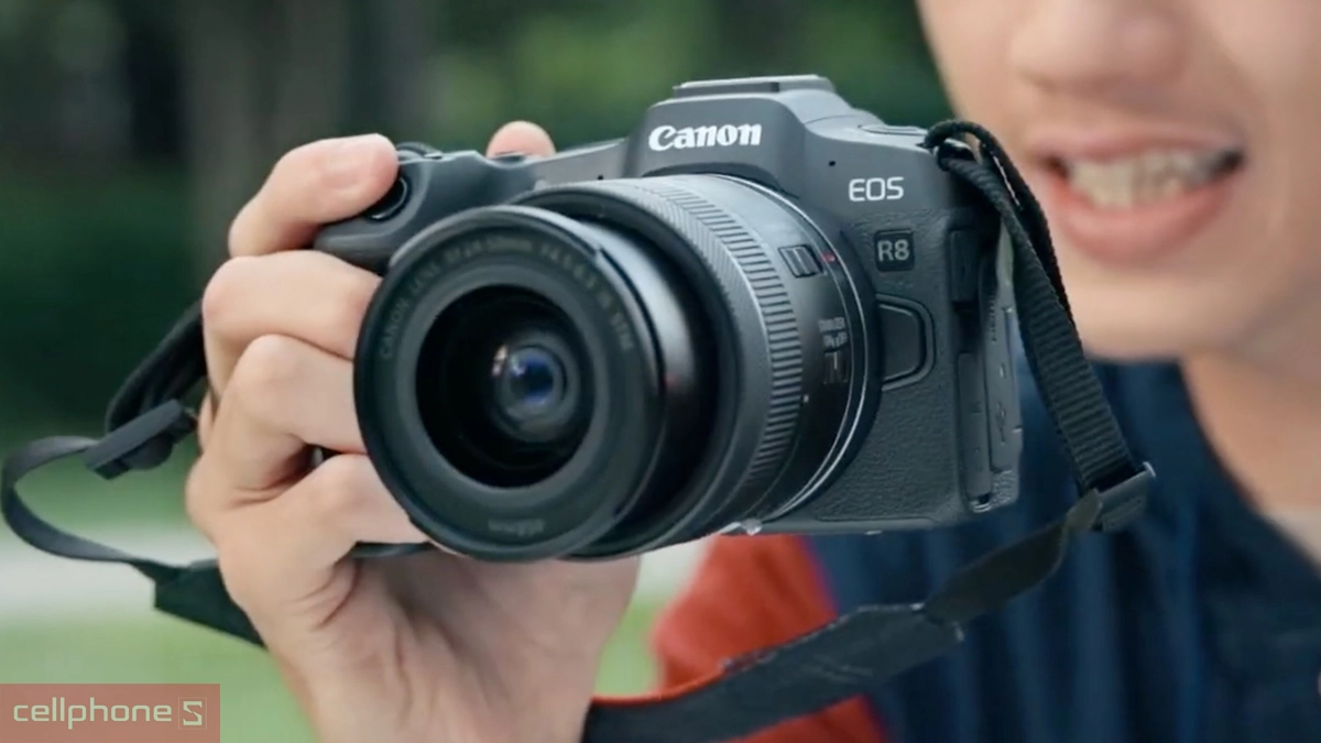 Tính năng canh chỉnh bố cục Canon EOS R8