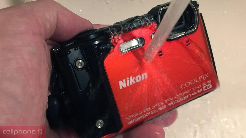 Máy ảnh chụp dưới nước Nikon