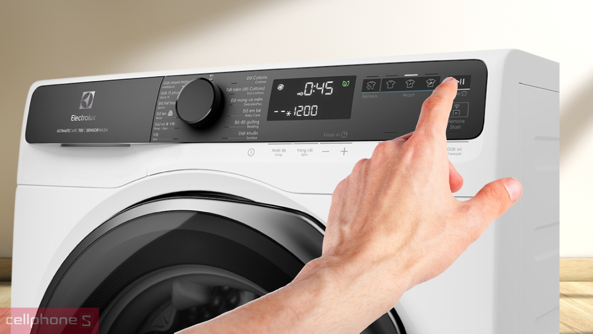 Bật máy Electrolux EWF1343R7WC để kết nối