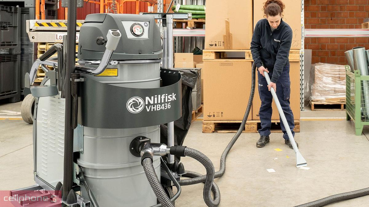 Máy hút bụi công nghiệp với thiết kế chuyên dụng cho nhà xưởng và khu vực diện tích lớn