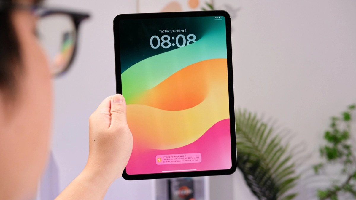 iPad Pro M4 phiên bản 11 inch gọn nhẹ phù hợp học tập và di chuyển