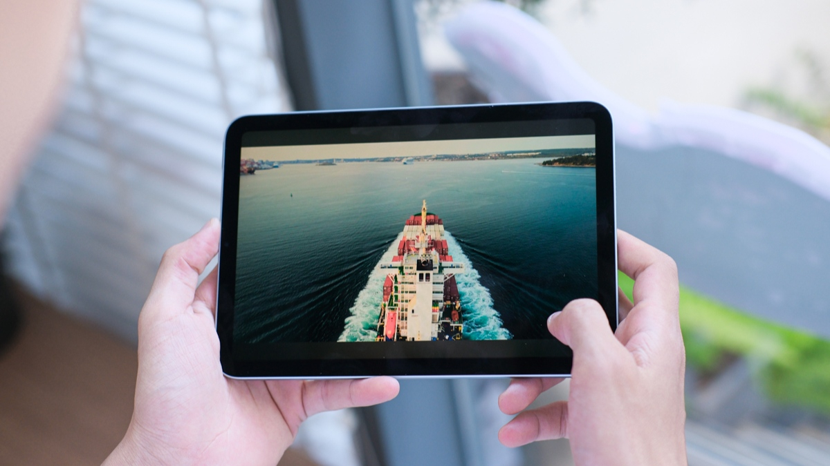 So sánh Apple iPad mini và máy đọc sách về trải nghiệm hiển thị và sử dụng