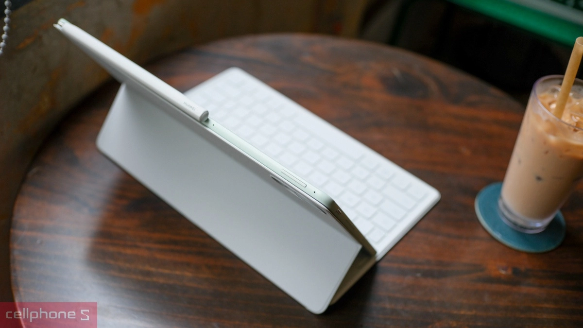 Máy tính bảng Huawei MatePad 12 X kèm bàn phím được trang bị camera chính 13MP