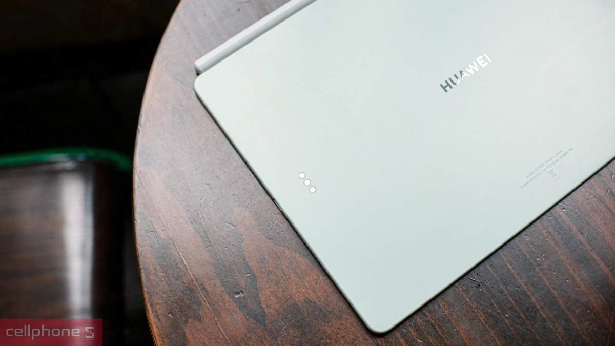 Sử dụng bền bỉ với pin 10100 mAh và SuperCharge 66W