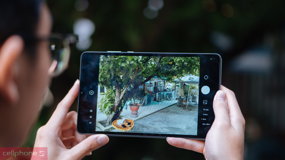 Xiaomi Redmi Pad SE 8.7 inch nhỏ gọn thuận tiện sử dụng khi di chuyển