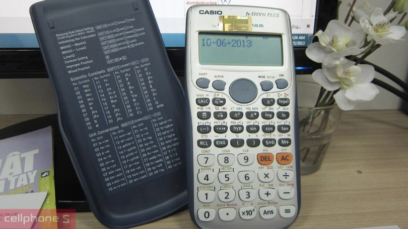 máy tính cầm tay hỗ trợ tính toán và công việc học tập