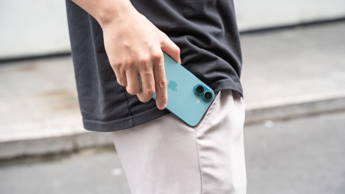 So sánh iPhone 16 thường với iPhone 16 Pro