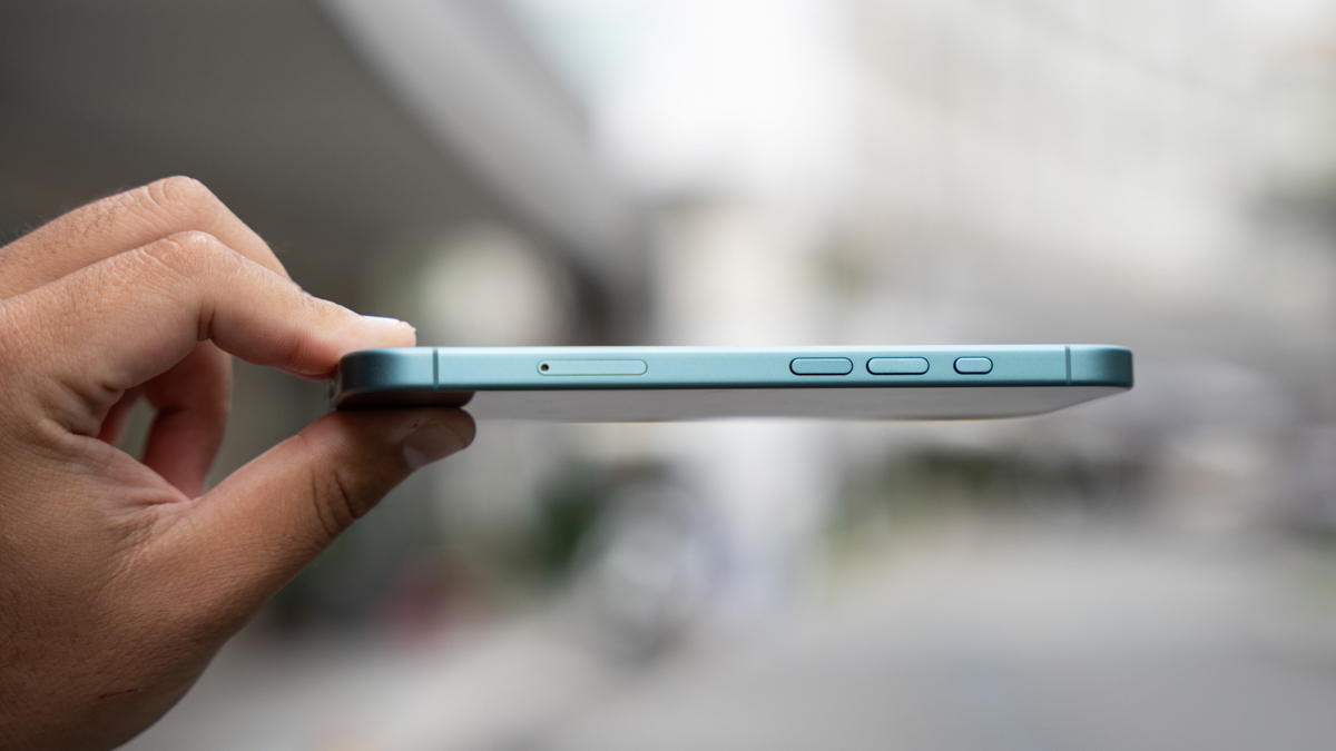 Nút tác vụ trên iPhone 16 thường