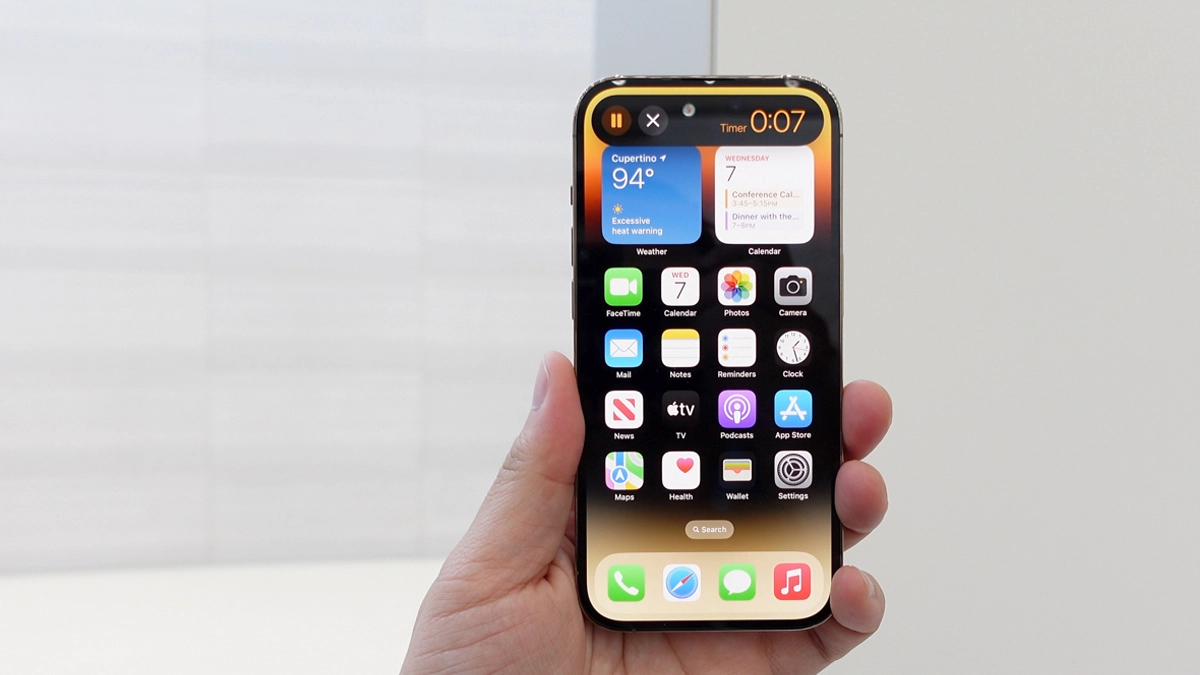 iPhone 14 Series trang bị Dynamic Island hiển thị linh hoạt thông báo, cuộc gọi và hẹn giờ