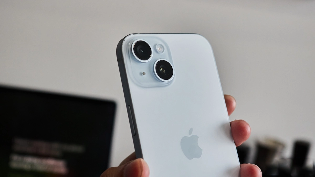 Màu pastel thanh lịch trên iPhone 15 thường