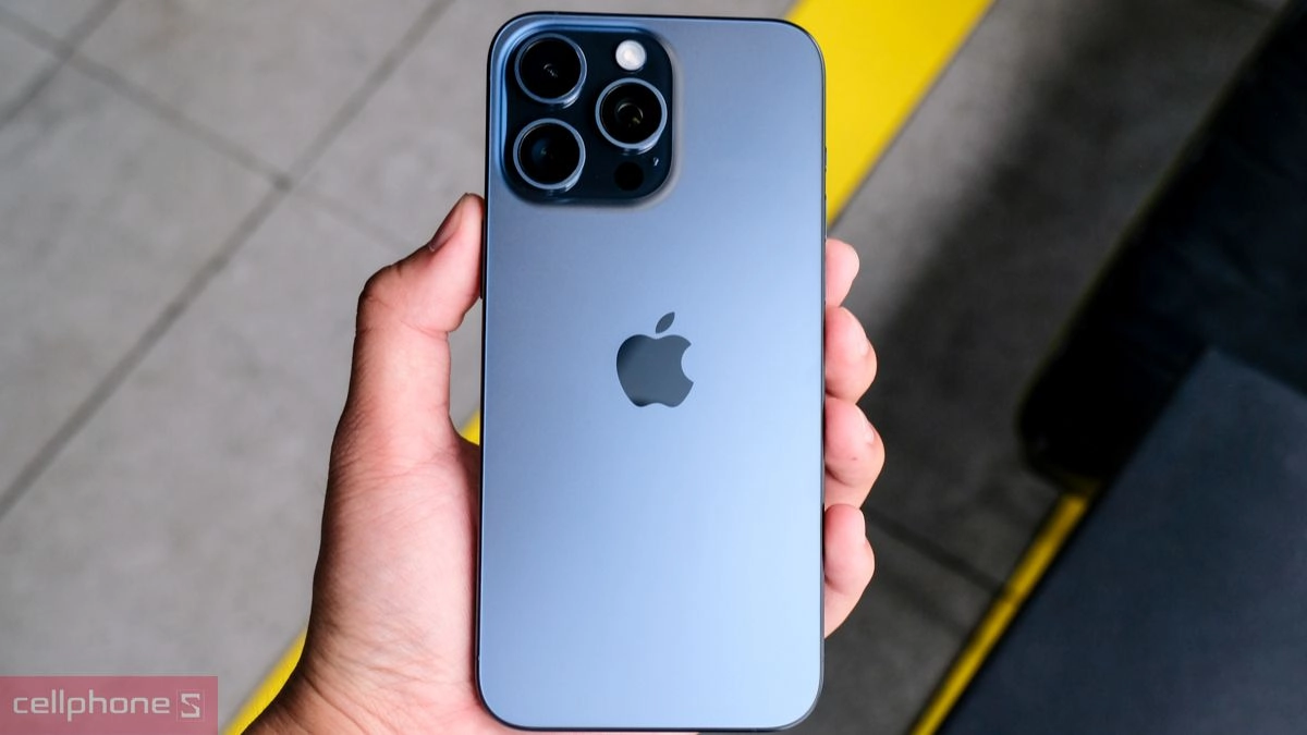 iPhone 15 Pro Max là bước đột phá trong thiết kế của Apple khi lần đầu tiên sử dụng chất liệu TITANIUM
